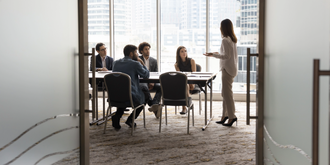 Därför sopar kompetensnätverk banan med traditionella kurser