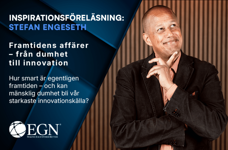 Stefan Engeseth blickar uppåt med två fingrar på hakan som att han funderar. Positiv anda